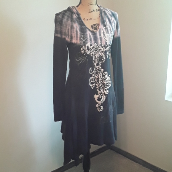 Dress - Picture 1 of 8